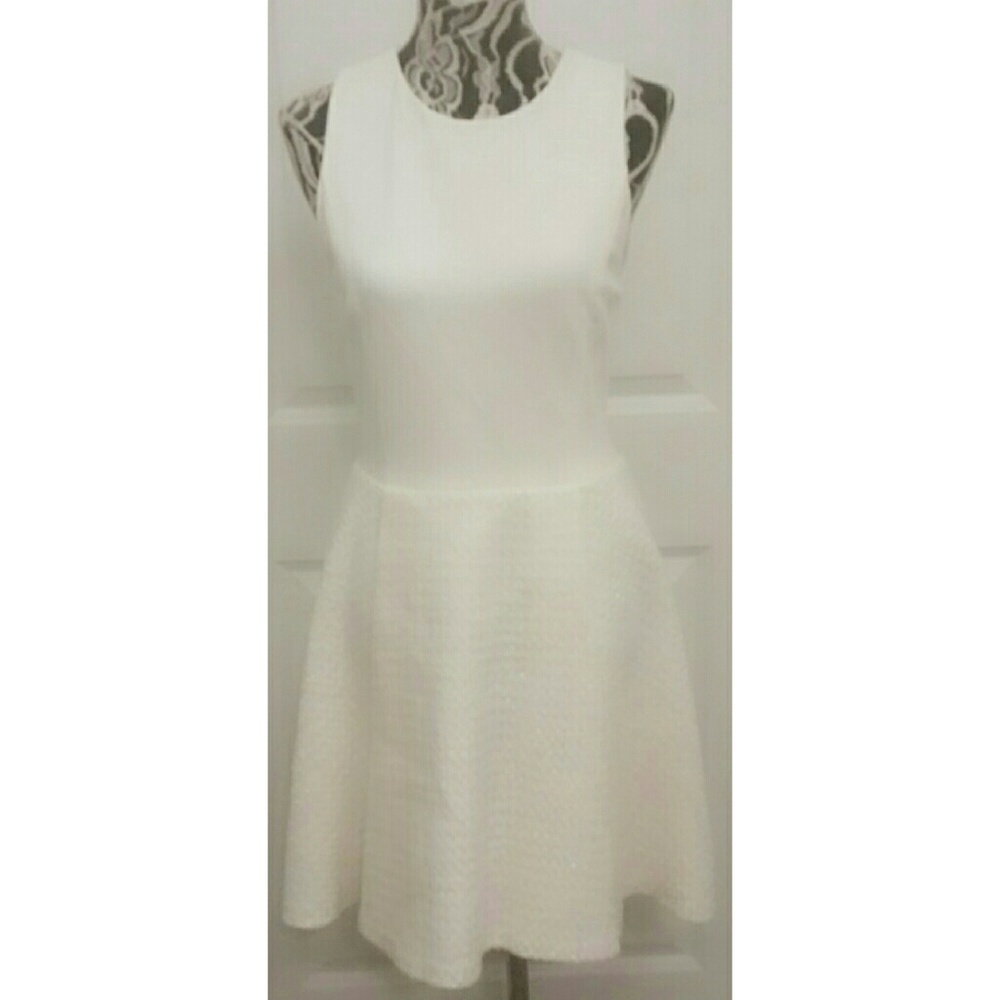 Alice + Olivia  Emerson Box Pleat Dress - Picture 3 of 5